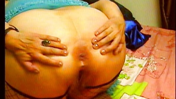 Fata cu piele de ciocolată Kokohontas se bucură de un penis alb și mare