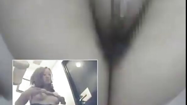 Un bărbat o filmează pe soția brunetă cu sânii mari făcând sex cu străini