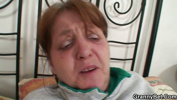 O femeie curvă devine obraznică cu soțul și cel mai bun prieten al lui de culoare